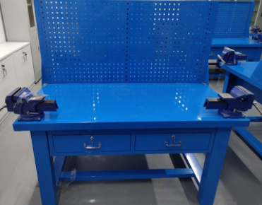 老鉗工手電鉆打孔技巧